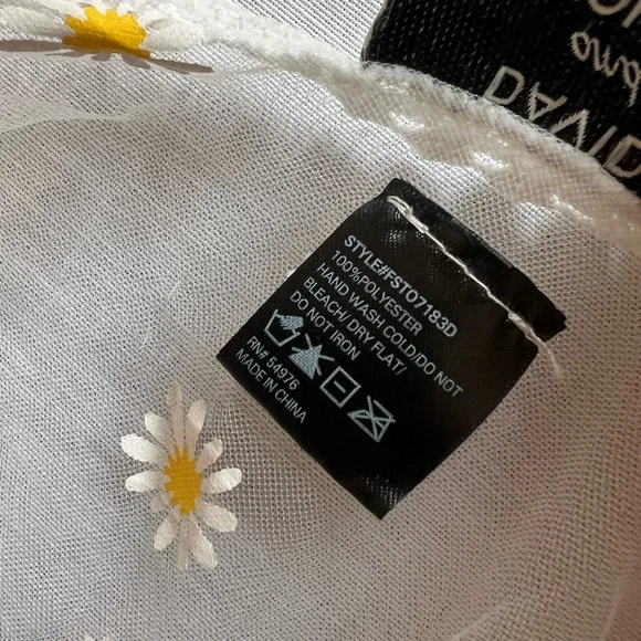 Boho Cottagecore White Kimono with Yellow Daisies - Picture 4 of 5